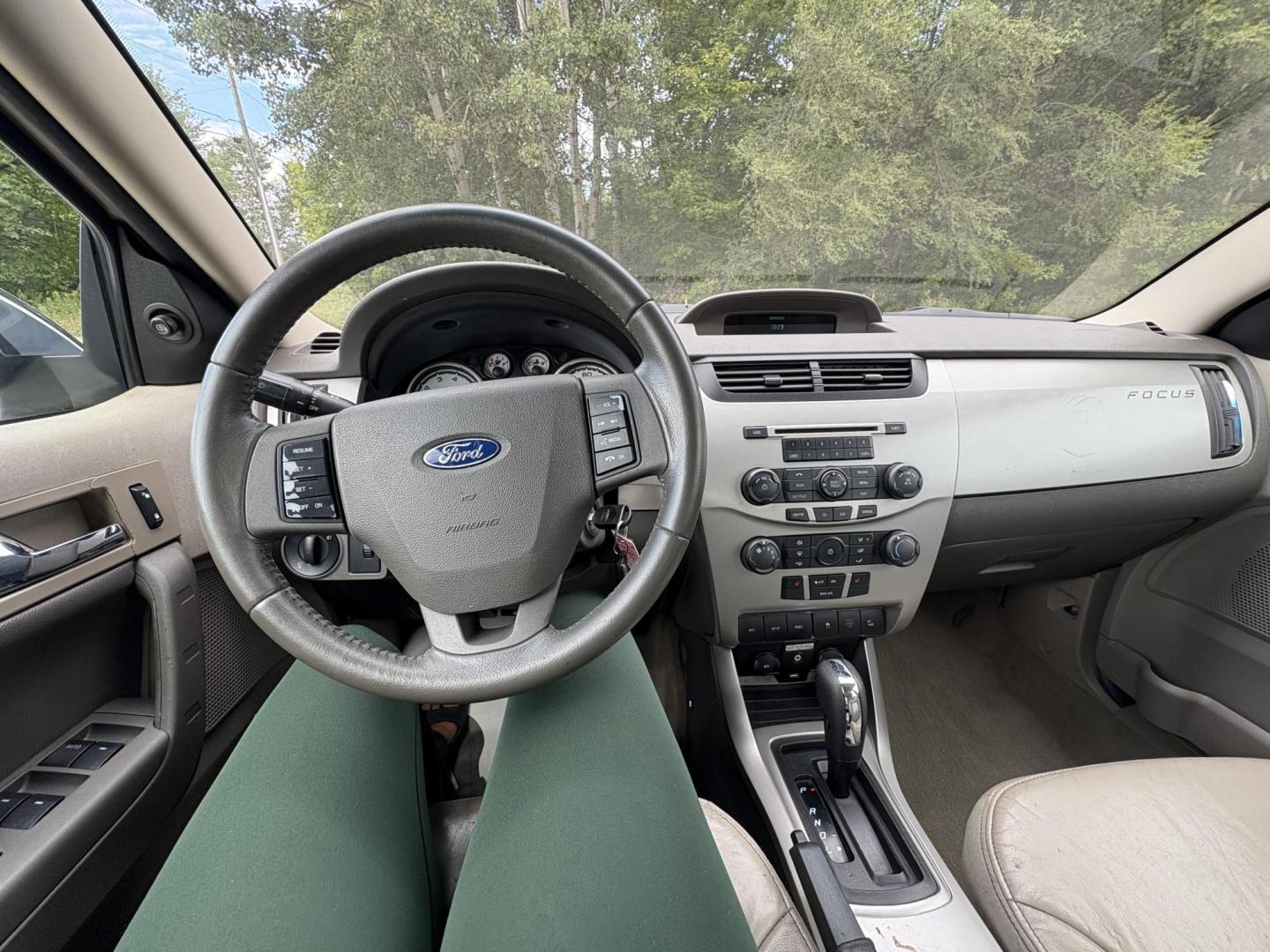 2009 Ford Focus SEL Sedan (1FAHP37N99W) with an 2.0L L4 DOHC 16V engine, located at 17255 hwy 65 NE, Ham Lake, MN, 55304, 0.000000, 0.000000 - Photo#16