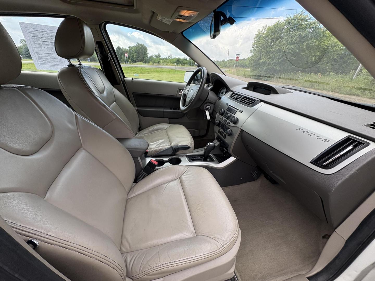 2009 Ford Focus SEL Sedan (1FAHP37N99W) with an 2.0L L4 DOHC 16V engine, located at 17255 hwy 65 NE, Ham Lake, MN, 55304, 0.000000, 0.000000 - Photo#15