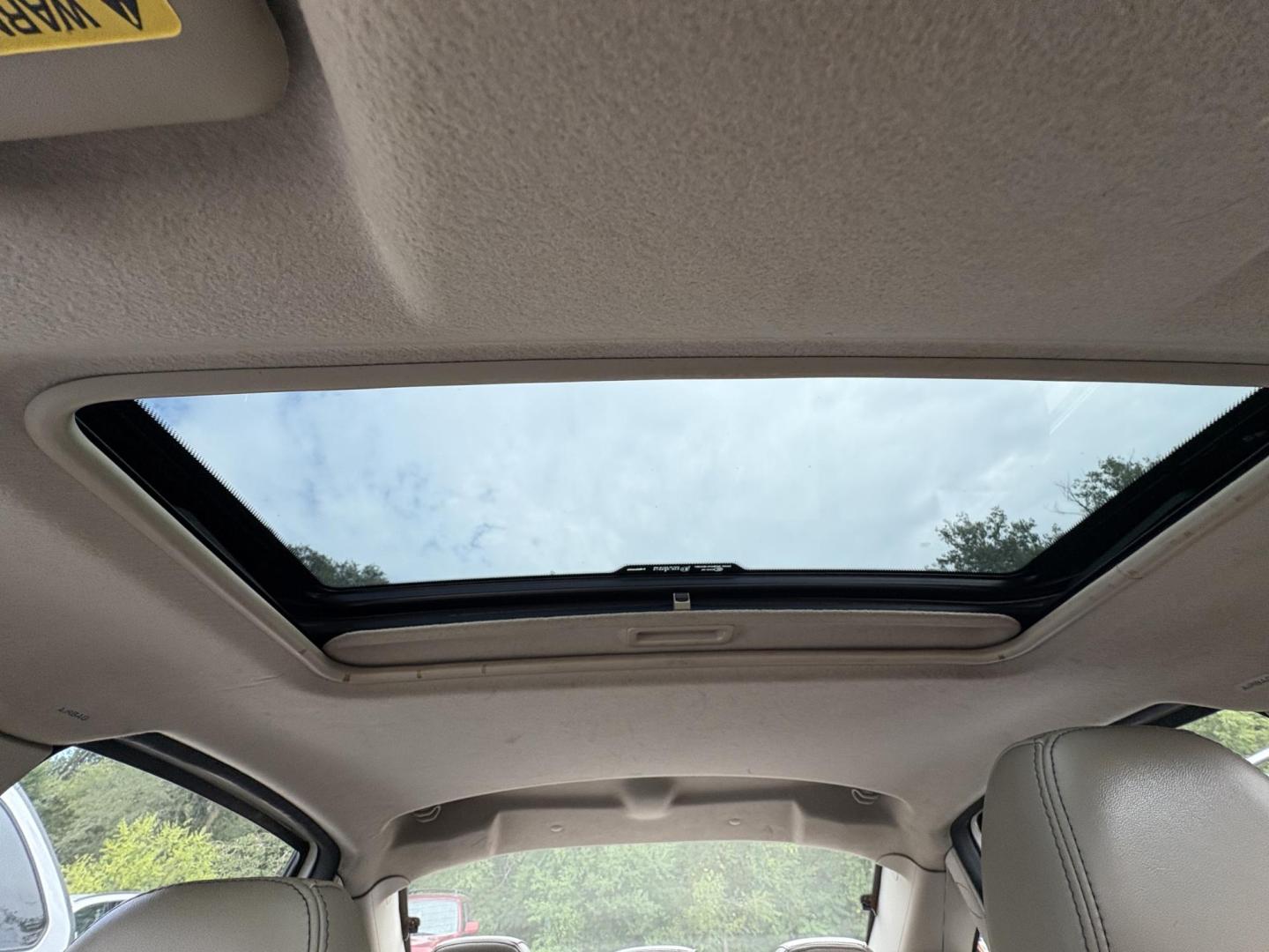 2009 Ford Focus SEL Sedan (1FAHP37N99W) with an 2.0L L4 DOHC 16V engine, located at 17255 hwy 65 NE, Ham Lake, MN, 55304, 0.000000, 0.000000 - Photo#17