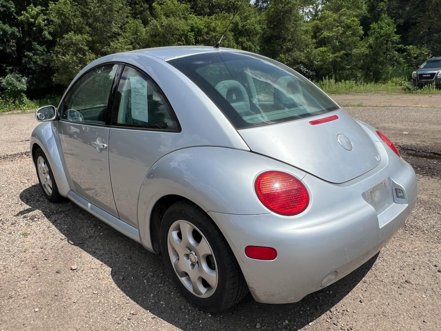 2002 Volkswagen New Beetle GLS 2.0 (3VWCB21C82M) with an 2.0L L4 SOHC 8V engine, located at 17255 hwy 65 NE, Ham Lake, MN, 55304, 0.000000, 0.000000 - Photo#2