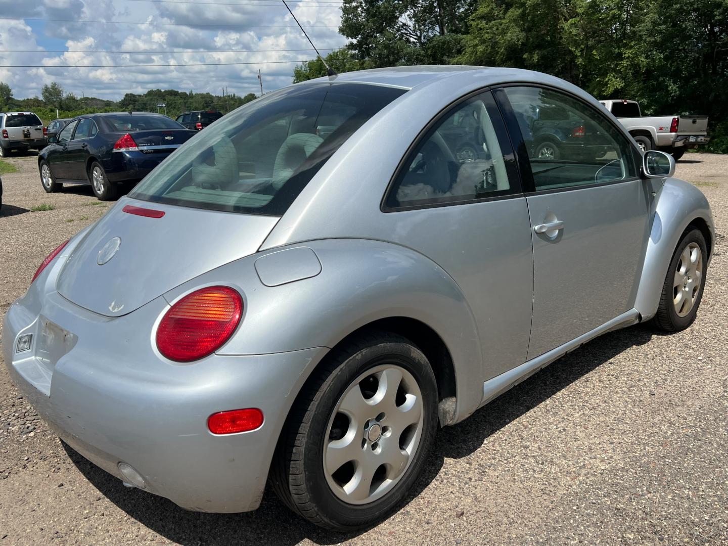 2002 Volkswagen New Beetle GLS 2.0 (3VWCB21C82M) with an 2.0L L4 SOHC 8V engine, located at 17255 hwy 65 NE, Ham Lake, MN, 55304, 0.000000, 0.000000 - Photo#4
