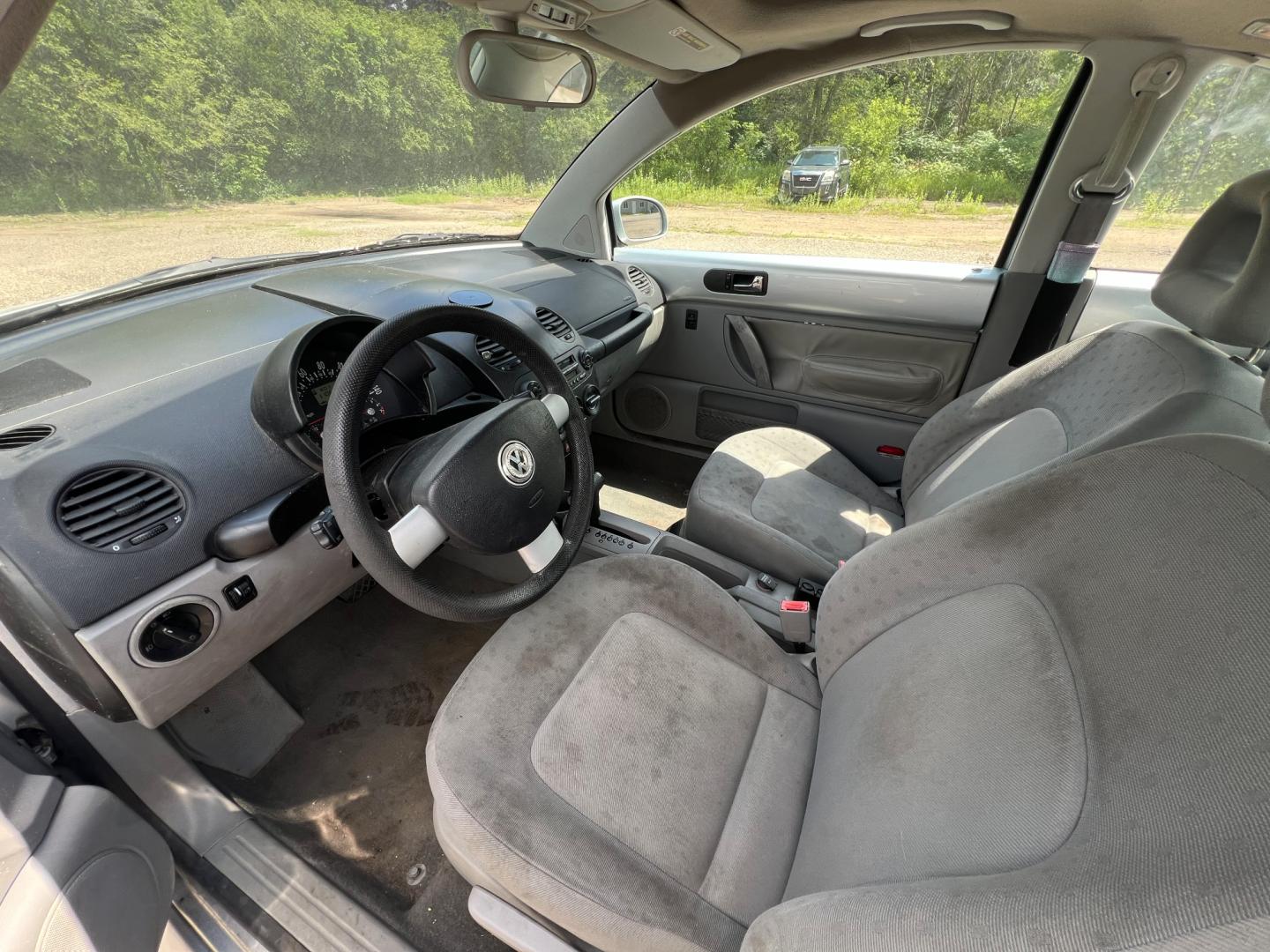 2002 Volkswagen New Beetle GLS 2.0 (3VWCB21C82M) with an 2.0L L4 SOHC 8V engine, located at 17255 hwy 65 NE, Ham Lake, MN, 55304, 0.000000, 0.000000 - Photo#10
