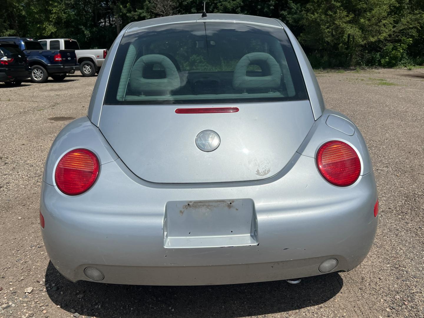 2002 Volkswagen New Beetle GLS 2.0 (3VWCB21C82M) with an 2.0L L4 SOHC 8V engine, located at 17255 hwy 65 NE, Ham Lake, MN, 55304, 0.000000, 0.000000 - Photo#3