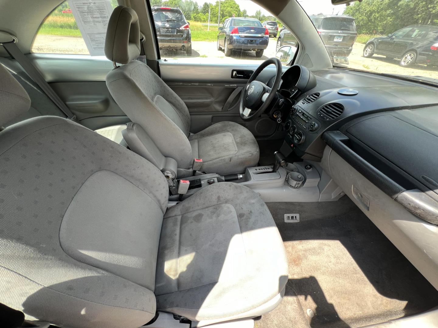 2002 Volkswagen New Beetle GLS 2.0 (3VWCB21C82M) with an 2.0L L4 SOHC 8V engine, located at 17255 hwy 65 NE, Ham Lake, MN, 55304, 0.000000, 0.000000 - Photo#12