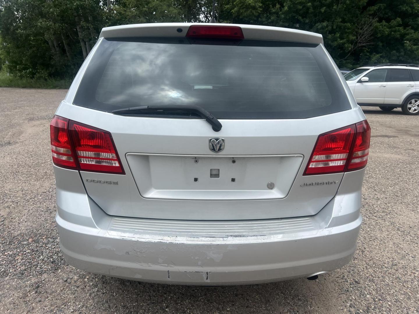 2009 Dodge Journey SE (3D4GG47B69T) with an 2.4L L4 DOHC 16V engine, 4-Speed Automatic Overdrive transmission, located at 17255 hwy 65 NE, Ham Lake, MN, 55304, 0.000000, 0.000000 - Photo#3