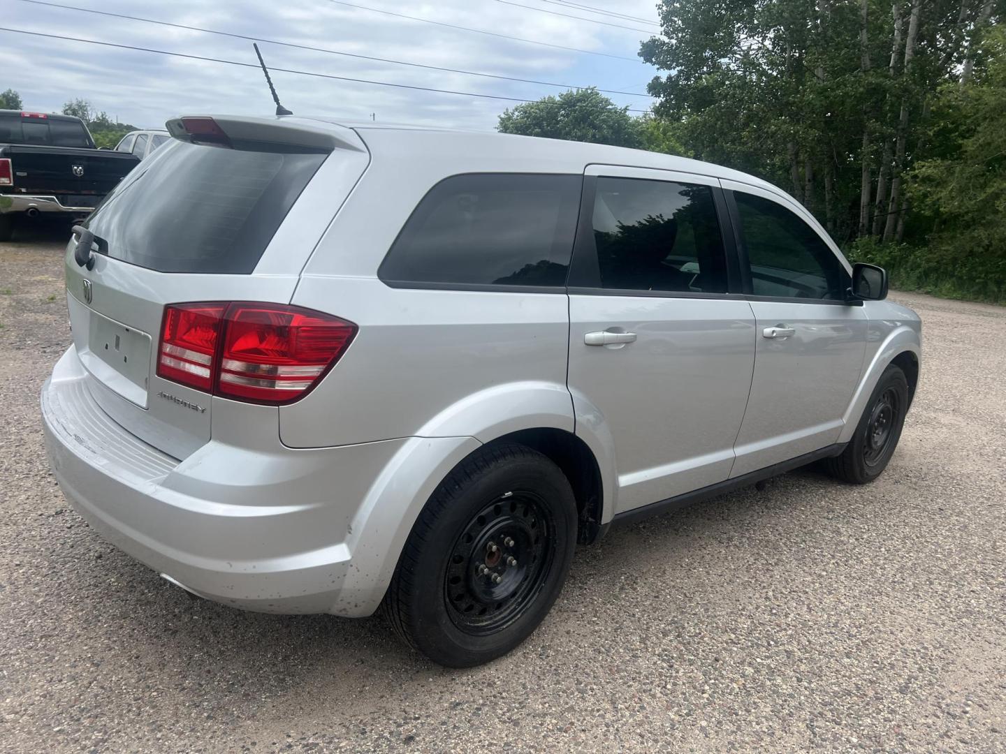 2009 Dodge Journey SE (3D4GG47B69T) with an 2.4L L4 DOHC 16V engine, 4-Speed Automatic Overdrive transmission, located at 17255 hwy 65 NE, Ham Lake, MN, 55304, 0.000000, 0.000000 - Photo#4