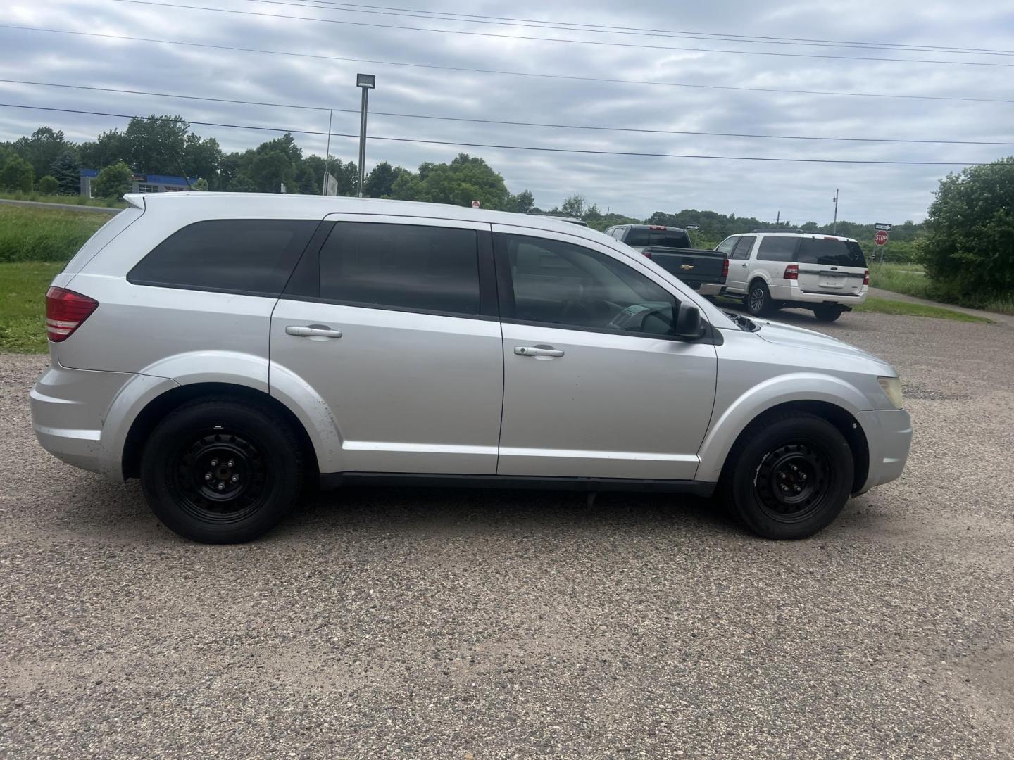 2009 Dodge Journey SE (3D4GG47B69T) with an 2.4L L4 DOHC 16V engine, 4-Speed Automatic Overdrive transmission, located at 17255 hwy 65 NE, Ham Lake, MN, 55304, 0.000000, 0.000000 - Photo#5