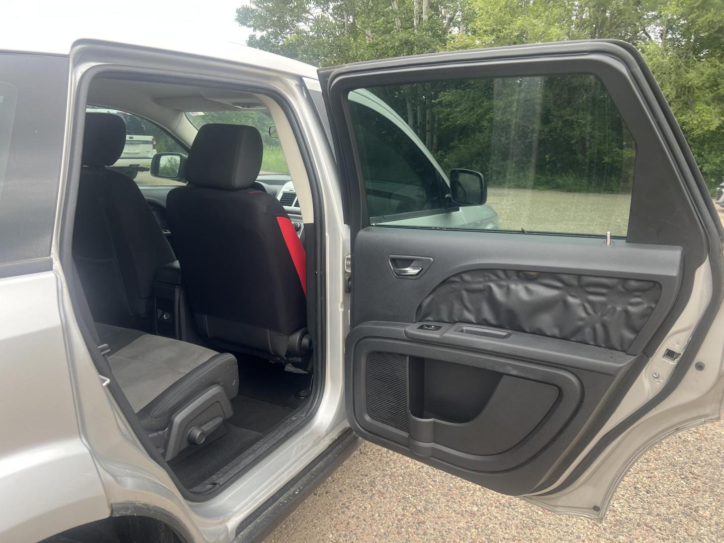 2009 Dodge Journey SE (3D4GG47B69T) with an 2.4L L4 DOHC 16V engine, 4-Speed Automatic Overdrive transmission, located at 17255 hwy 65 NE, Ham Lake, MN, 55304, 0.000000, 0.000000 - Photo#12