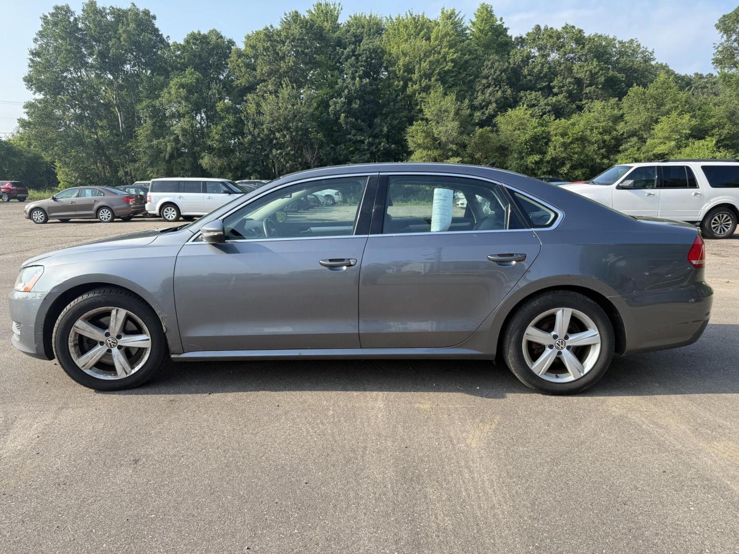 2012 Volkswagen Passat 2.5L SE AT (1VWBP7A3XCC) with an 2.5L L5 engine, 6-Speed Automatic transmission, located at 17255 hwy 65 NE, Ham Lake, MN, 55304, 0.000000, 0.000000 - Photo#1