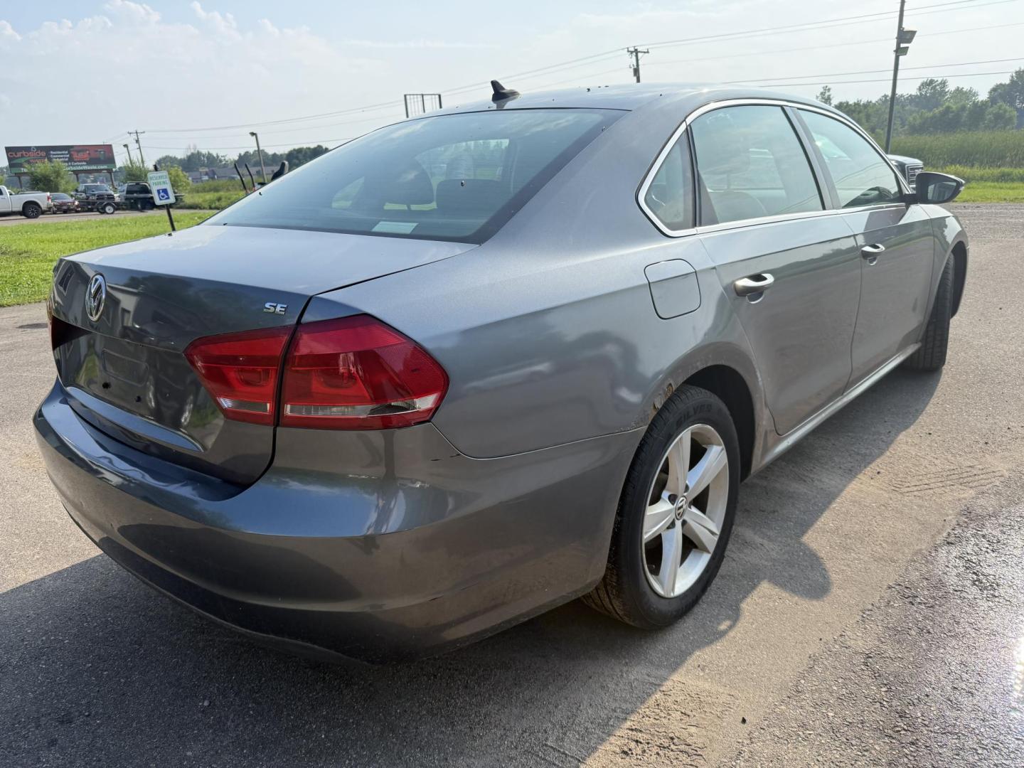 2012 Volkswagen Passat 2.5L SE AT (1VWBP7A3XCC) with an 2.5L L5 engine, 6-Speed Automatic transmission, located at 17255 hwy 65 NE, Ham Lake, MN, 55304, 0.000000, 0.000000 - Photo#4