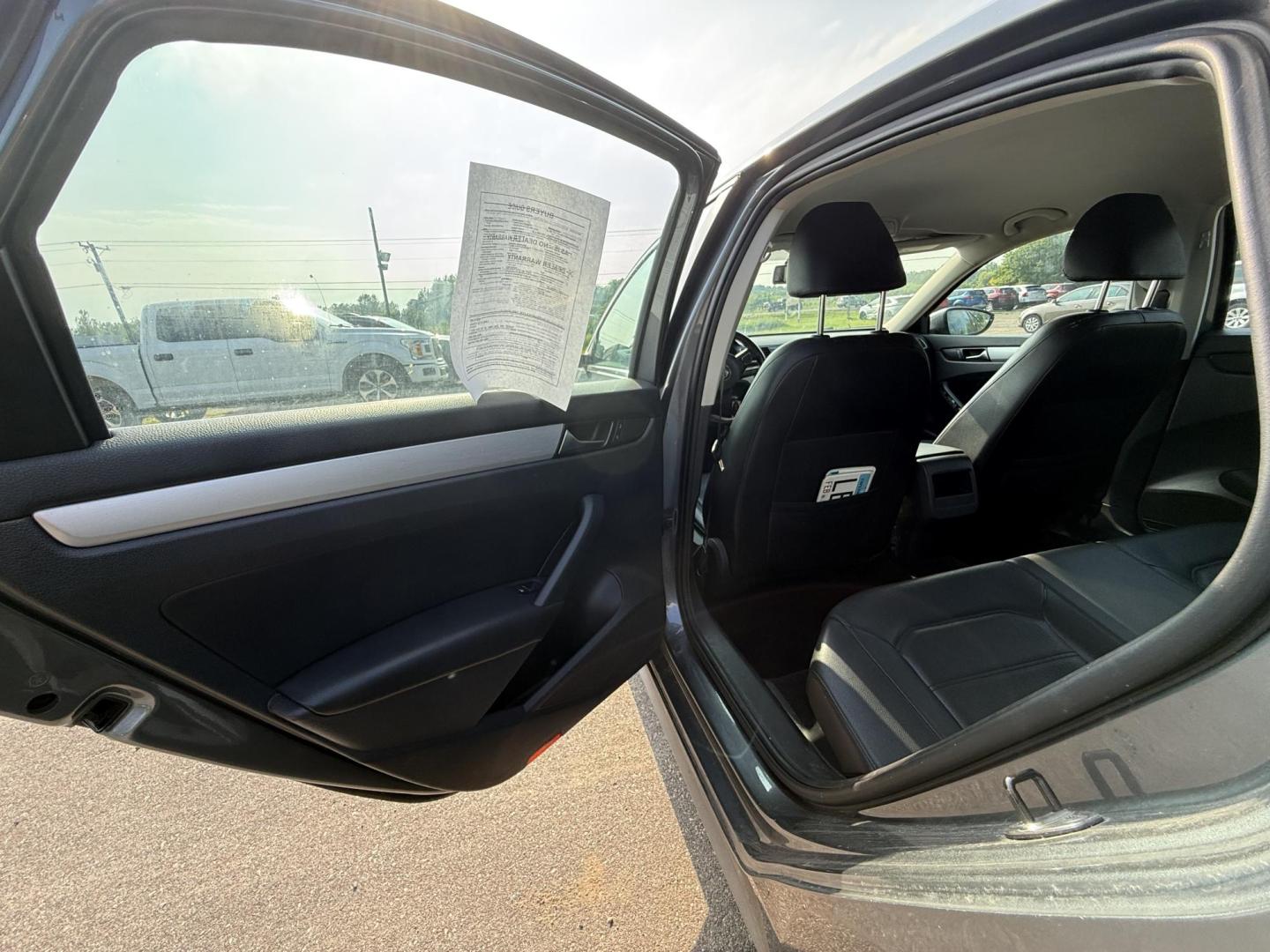 2012 Volkswagen Passat 2.5L SE AT (1VWBP7A3XCC) with an 2.5L L5 engine, 6-Speed Automatic transmission, located at 17255 hwy 65 NE, Ham Lake, MN, 55304, 0.000000, 0.000000 - Photo#10