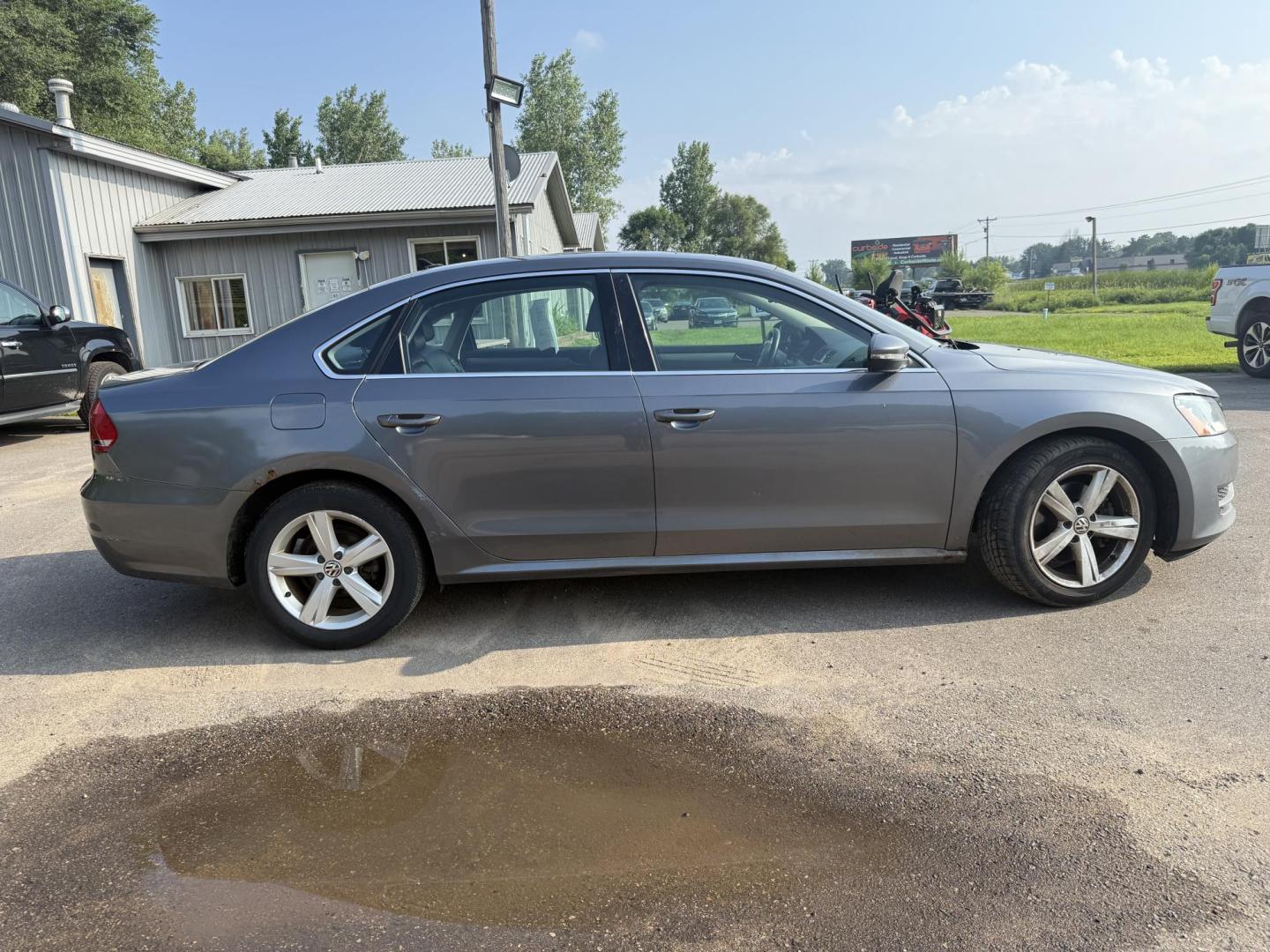 2012 Volkswagen Passat 2.5L SE AT (1VWBP7A3XCC) with an 2.5L L5 engine, 6-Speed Automatic transmission, located at 17255 hwy 65 NE, Ham Lake, MN, 55304, 0.000000, 0.000000 - Photo#5