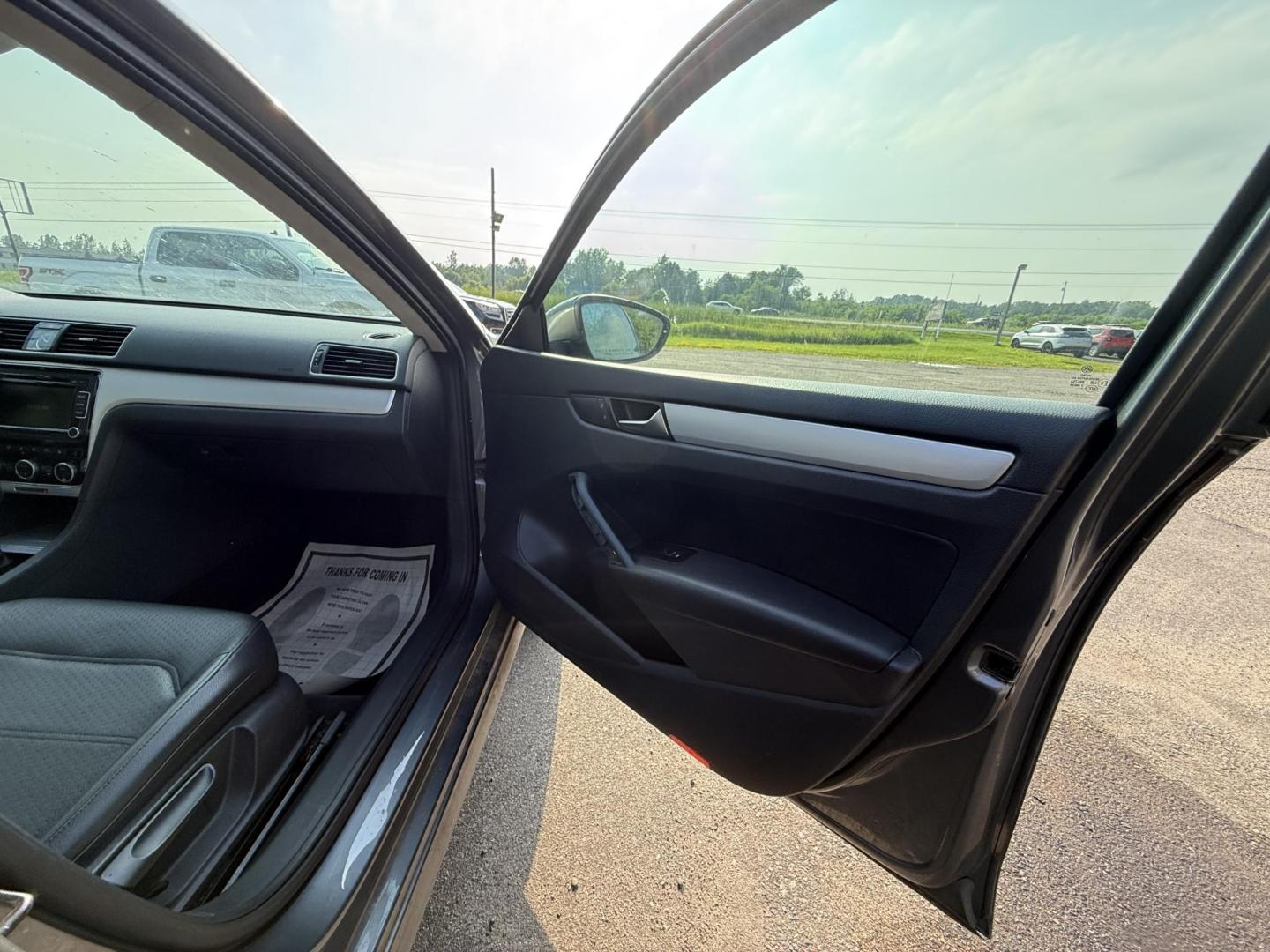 2012 Volkswagen Passat 2.5L SE AT (1VWBP7A3XCC) with an 2.5L L5 engine, 6-Speed Automatic transmission, located at 17255 hwy 65 NE, Ham Lake, MN, 55304, 0.000000, 0.000000 - Photo#15