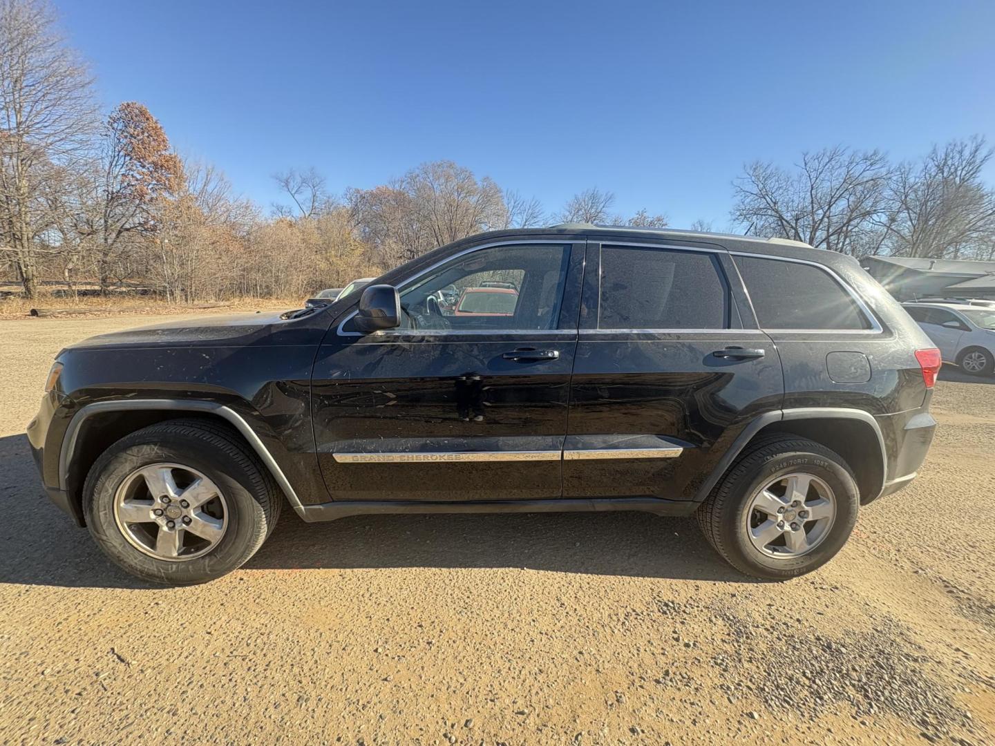 2011 Jeep Grand Cherokee Laredo 4WD (1J4RR4GG3BC) with an 3.6L V6 DOHC 24V engine, 5-Speed Automatic transmission, located at 17255 hwy 65 NE, Ham Lake, MN, 55304, 0.000000, 0.000000 - Photo#1