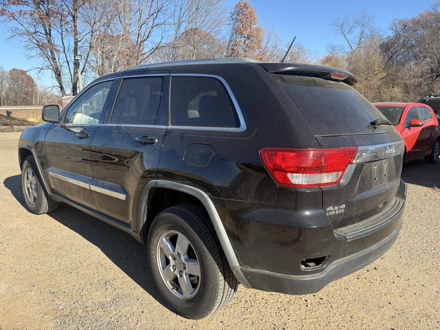 2011 Jeep Grand Cherokee Laredo 4WD (1J4RR4GG3BC) with an 3.6L V6 DOHC 24V engine, 5-Speed Automatic transmission, located at 17255 hwy 65 NE, Ham Lake, MN, 55304, 0.000000, 0.000000 - Photo#2