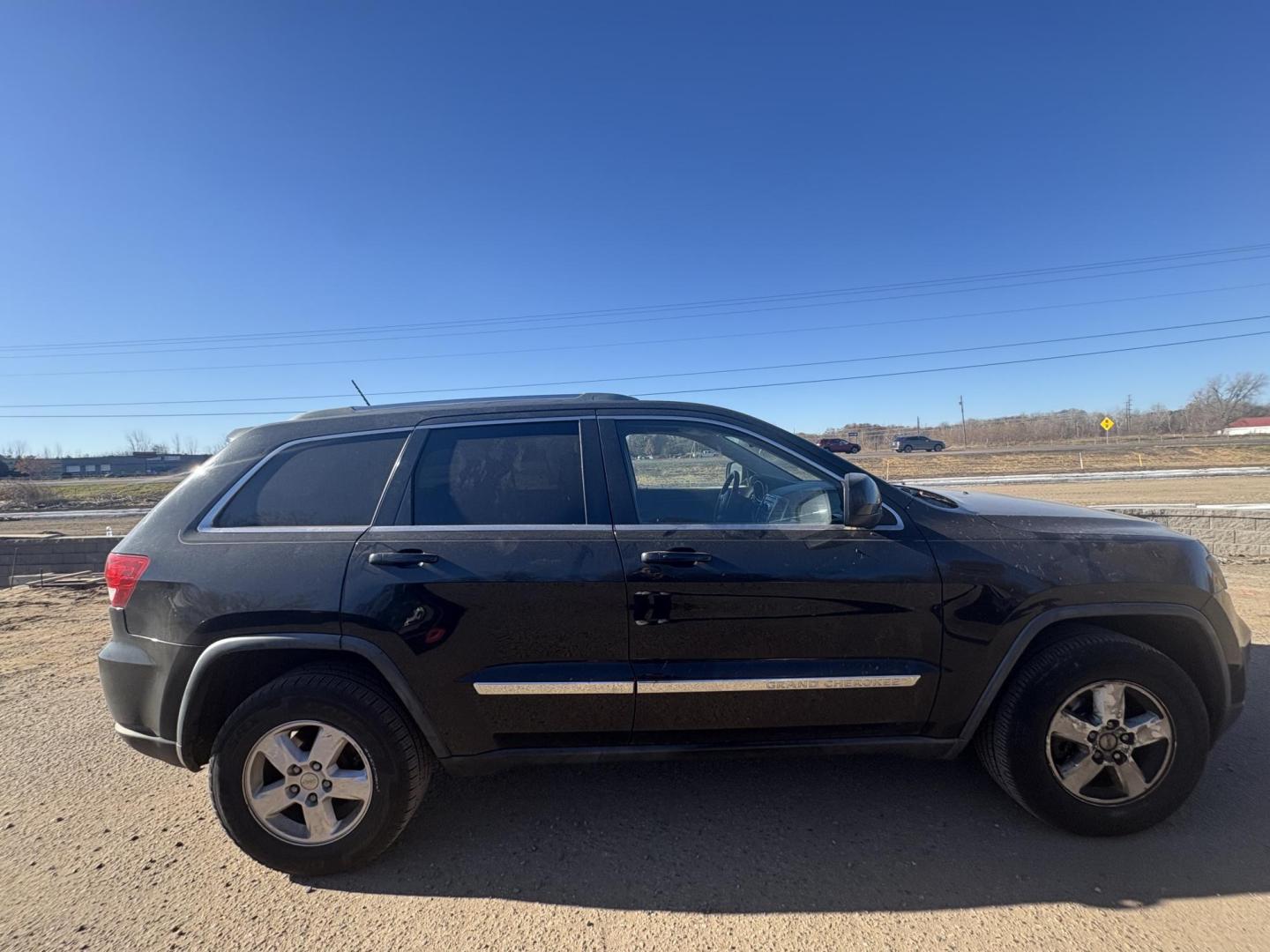 2011 Jeep Grand Cherokee Laredo 4WD (1J4RR4GG3BC) with an 3.6L V6 DOHC 24V engine, 5-Speed Automatic transmission, located at 17255 hwy 65 NE, Ham Lake, MN, 55304, 0.000000, 0.000000 - Photo#5