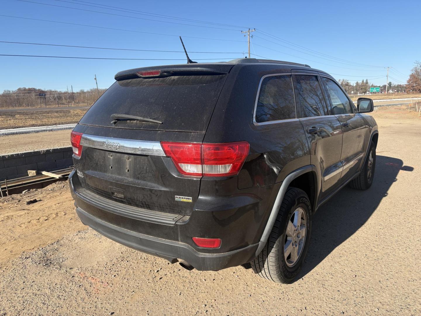 2011 Jeep Grand Cherokee Laredo 4WD (1J4RR4GG3BC) with an 3.6L V6 DOHC 24V engine, 5-Speed Automatic transmission, located at 17255 hwy 65 NE, Ham Lake, MN, 55304, 0.000000, 0.000000 - Photo#4