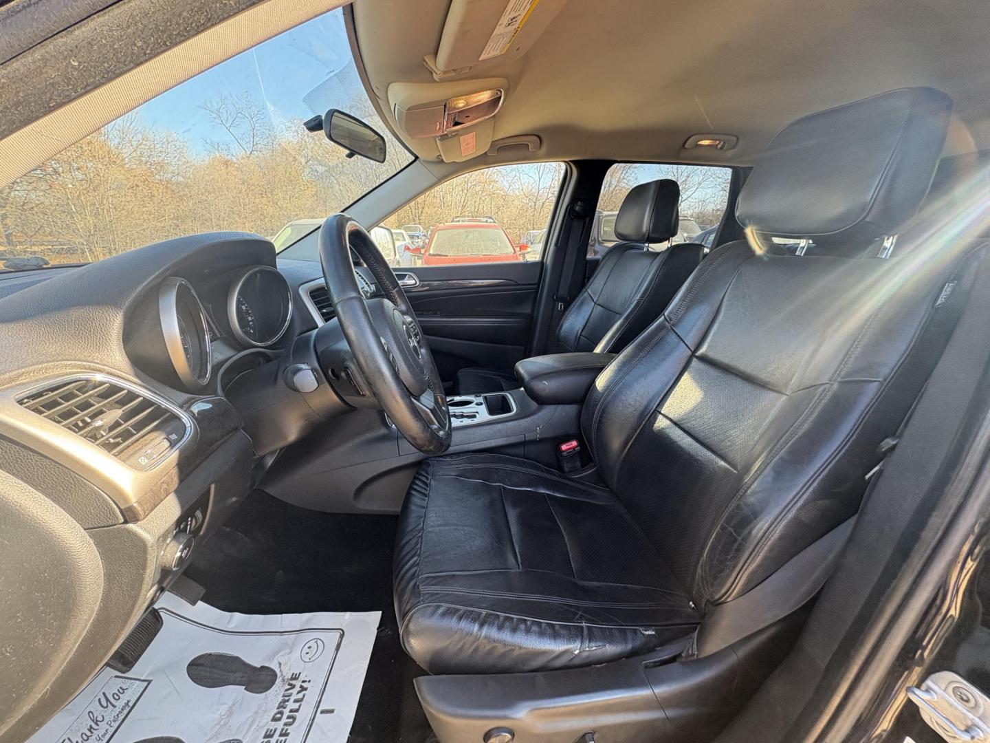 2011 Jeep Grand Cherokee Laredo 4WD (1J4RR4GG3BC) with an 3.6L V6 DOHC 24V engine, 5-Speed Automatic transmission, located at 17255 hwy 65 NE, Ham Lake, MN, 55304, 0.000000, 0.000000 - Photo#9