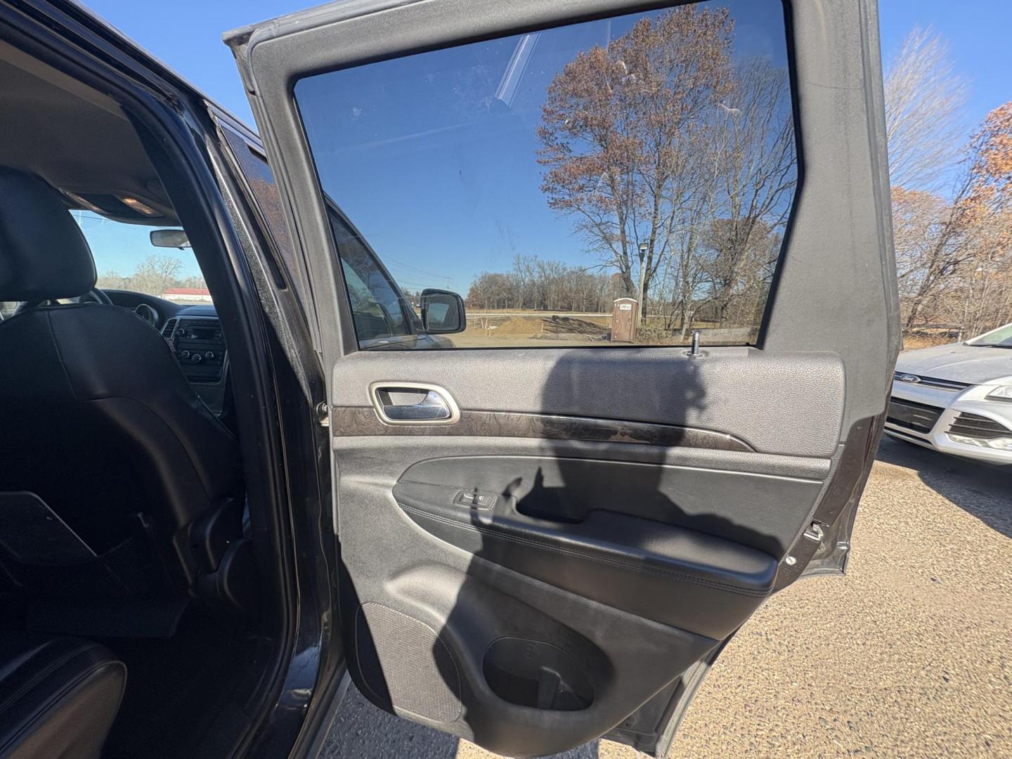 2011 Jeep Grand Cherokee Laredo 4WD (1J4RR4GG3BC) with an 3.6L V6 DOHC 24V engine, 5-Speed Automatic transmission, located at 17255 hwy 65 NE, Ham Lake, MN, 55304, 0.000000, 0.000000 - Photo#12