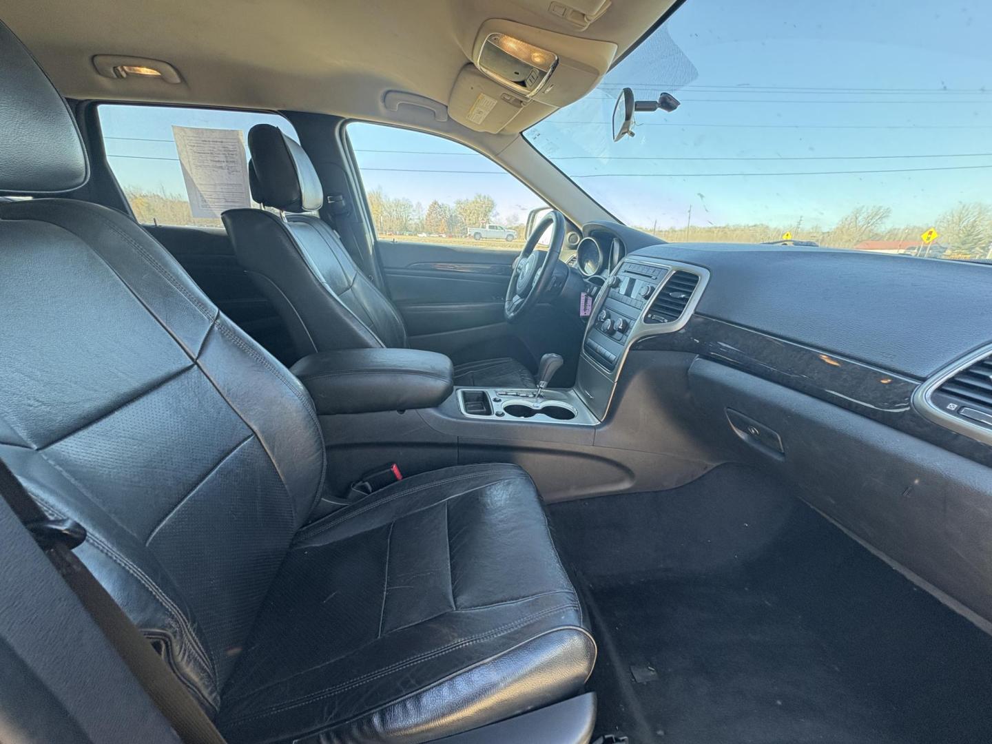 2011 Jeep Grand Cherokee Laredo 4WD (1J4RR4GG3BC) with an 3.6L V6 DOHC 24V engine, 5-Speed Automatic transmission, located at 17255 hwy 65 NE, Ham Lake, MN, 55304, 0.000000, 0.000000 - Photo#15