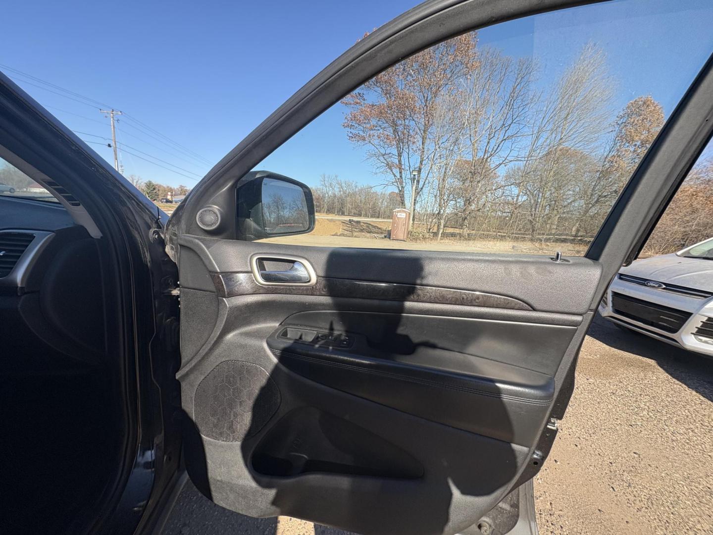 2011 Jeep Grand Cherokee Laredo 4WD (1J4RR4GG3BC) with an 3.6L V6 DOHC 24V engine, 5-Speed Automatic transmission, located at 17255 hwy 65 NE, Ham Lake, MN, 55304, 0.000000, 0.000000 - Photo#14