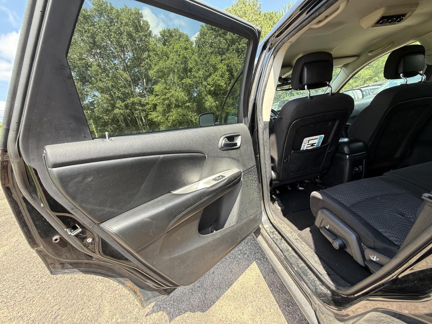 2014 Dodge Journey SXT (3C4PDCBG7ET) with an 3.6L V6 DOHC 24V engine, 6-Speed Automatic transmission, located at 17255 hwy 65 NE, Ham Lake, MN, 55304, 0.000000, 0.000000 - Photo#10