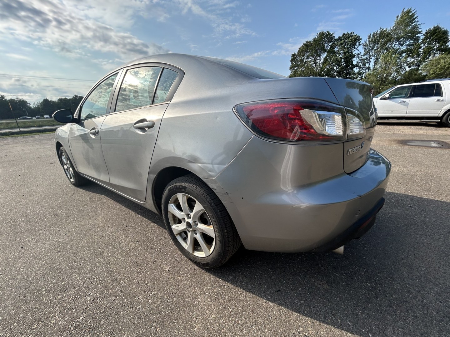 2011 Mazda MAZDA3 i Touring 4-Door (JM1BL1VF6B1) with an 2.0L L4 DOHC 16V engine, located at 17255 hwy 65 NE, Ham Lake, MN, 55304, 0.000000, 0.000000- Photo#5
