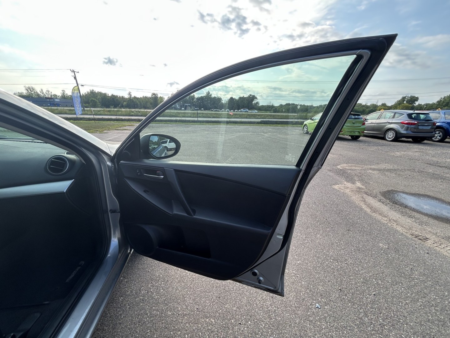 2011 Mazda MAZDA3 i Touring 4-Door (JM1BL1VF6B1) with an 2.0L L4 DOHC 16V engine, located at 17255 hwy 65 NE, Ham Lake, MN, 55304, 0.000000, 0.000000- Photo#9