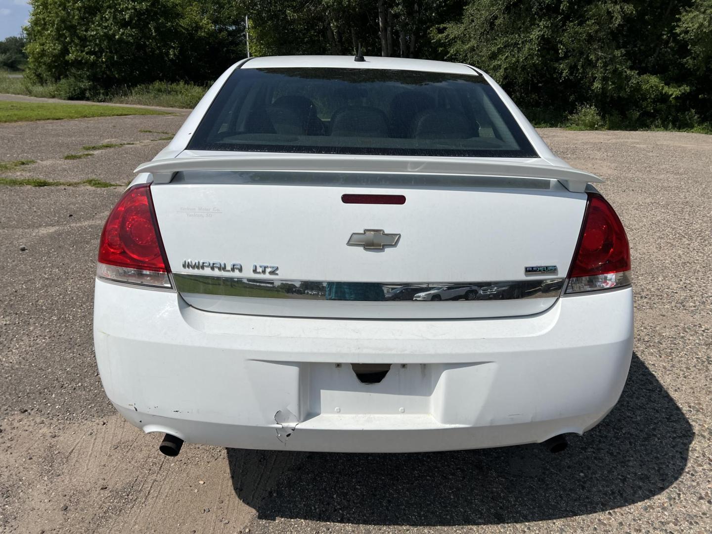 2011 Chevrolet Impala LTZ (2G1WC5EM1B1) with an 3.9L V6 OHV 16V FFV engine, 4-Speed Automatic transmission, located at 17255 hwy 65 NE, Ham Lake, MN, 55304, 0.000000, 0.000000 - Photo#5