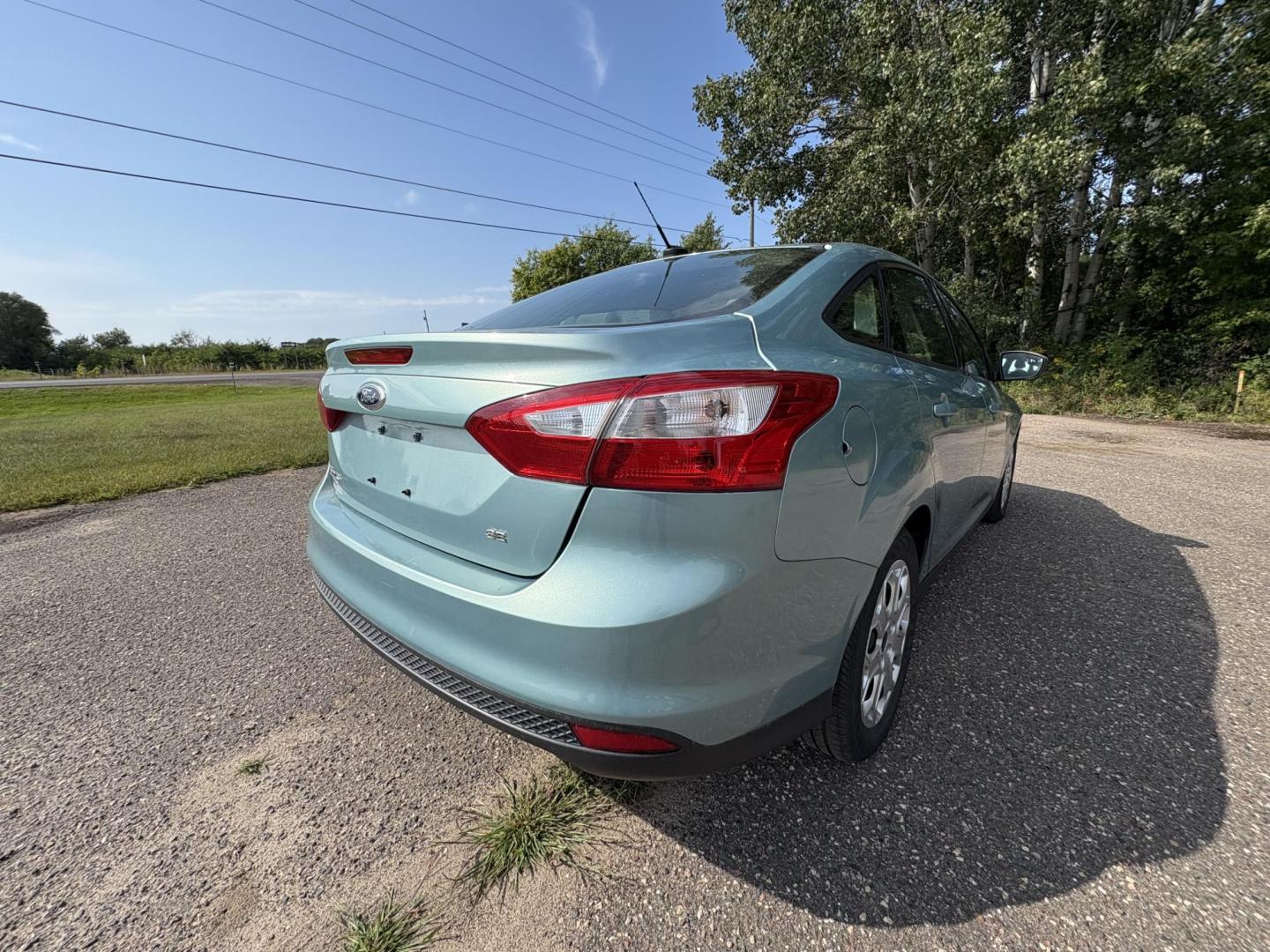 2012 Ford Focus SE Sedan (1FAHP3F2XCL) with an 2.0L L4 DOHC 16V engine, located at 17255 hwy 65 NE, Ham Lake, MN, 55304, 0.000000, 0.000000 - Photo#4