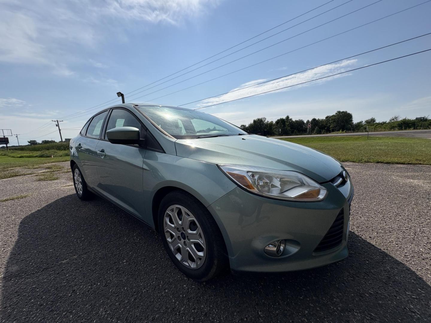 2012 Ford Focus SE Sedan (1FAHP3F2XCL) with an 2.0L L4 DOHC 16V engine, located at 17255 hwy 65 NE, Ham Lake, MN, 55304, 0.000000, 0.000000 - Photo#6