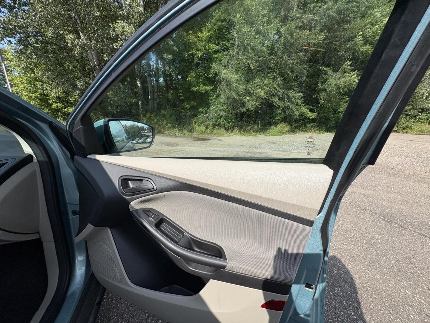 2012 Ford Focus SE Sedan (1FAHP3F2XCL) with an 2.0L L4 DOHC 16V engine, located at 17255 hwy 65 NE, Ham Lake, MN, 55304, 0.000000, 0.000000 - Photo#14