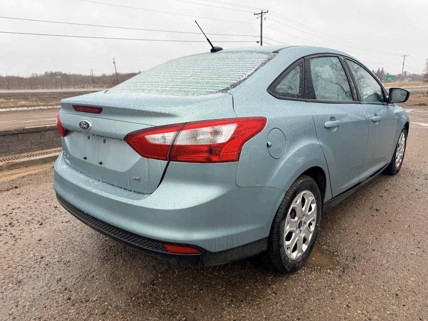 2012 Ford Focus SE Sedan (1FAHP3F2XCL) with an 2.0L L4 DOHC 16V engine, located at 17255 hwy 65 NE, Ham Lake, MN, 55304, 0.000000, 0.000000 - Photo#4
