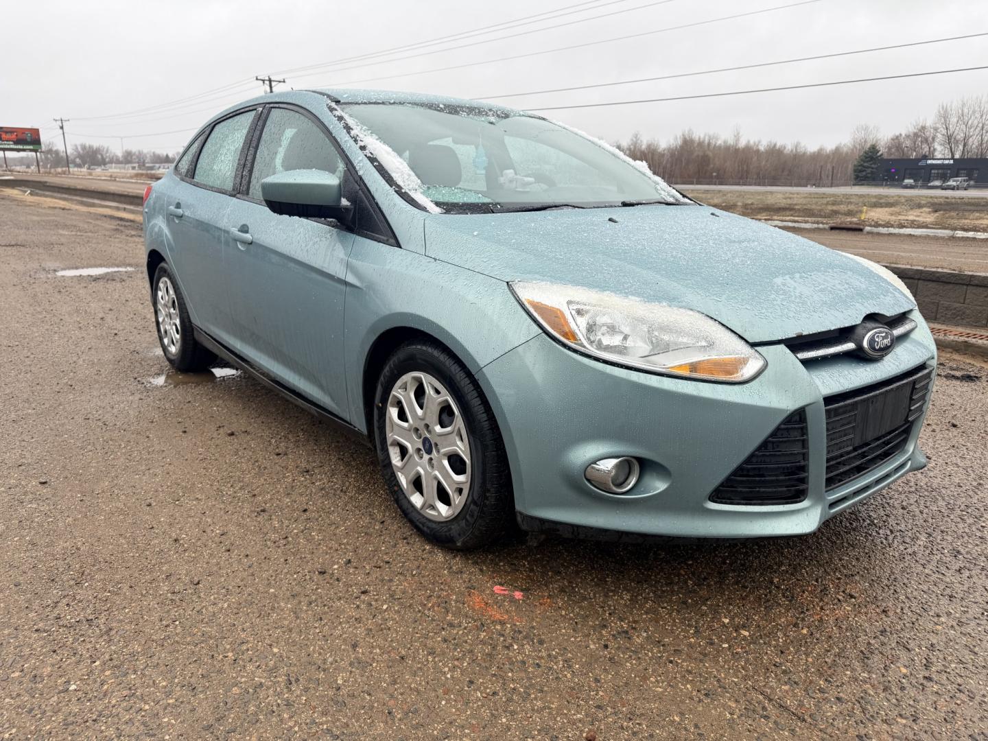 2012 Ford Focus SE Sedan (1FAHP3F2XCL) with an 2.0L L4 DOHC 16V engine, located at 17255 hwy 65 NE, Ham Lake, MN, 55304, 0.000000, 0.000000 - Photo#6
