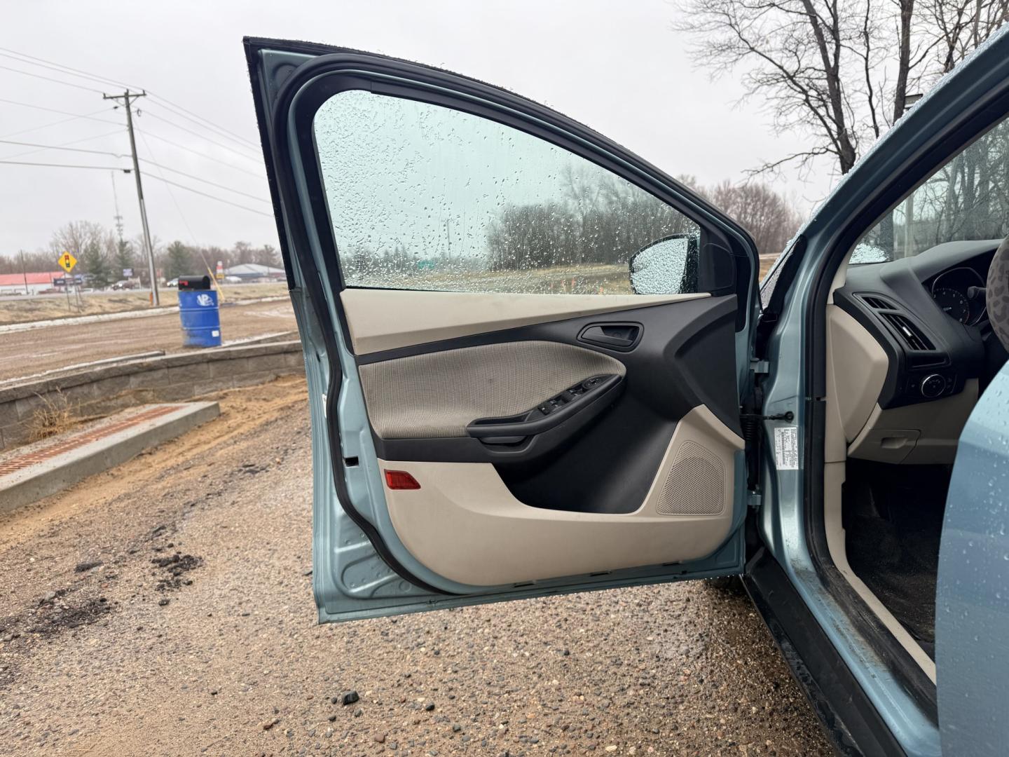 2012 Ford Focus SE Sedan (1FAHP3F2XCL) with an 2.0L L4 DOHC 16V engine, located at 17255 hwy 65 NE, Ham Lake, MN, 55304, 0.000000, 0.000000 - Photo#8