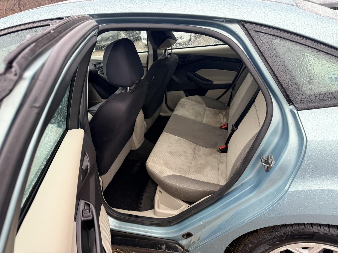 2012 Ford Focus SE Sedan (1FAHP3F2XCL) with an 2.0L L4 DOHC 16V engine, located at 17255 hwy 65 NE, Ham Lake, MN, 55304, 0.000000, 0.000000 - Photo#11