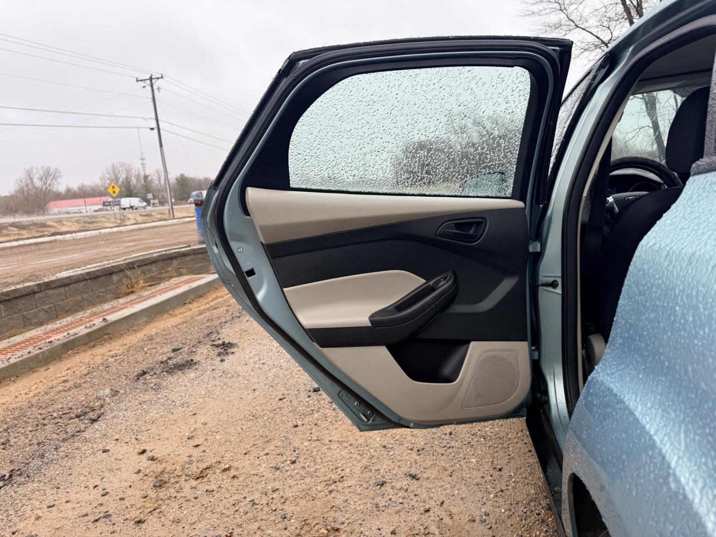 2012 Ford Focus SE Sedan (1FAHP3F2XCL) with an 2.0L L4 DOHC 16V engine, located at 17255 hwy 65 NE, Ham Lake, MN, 55304, 0.000000, 0.000000 - Photo#10