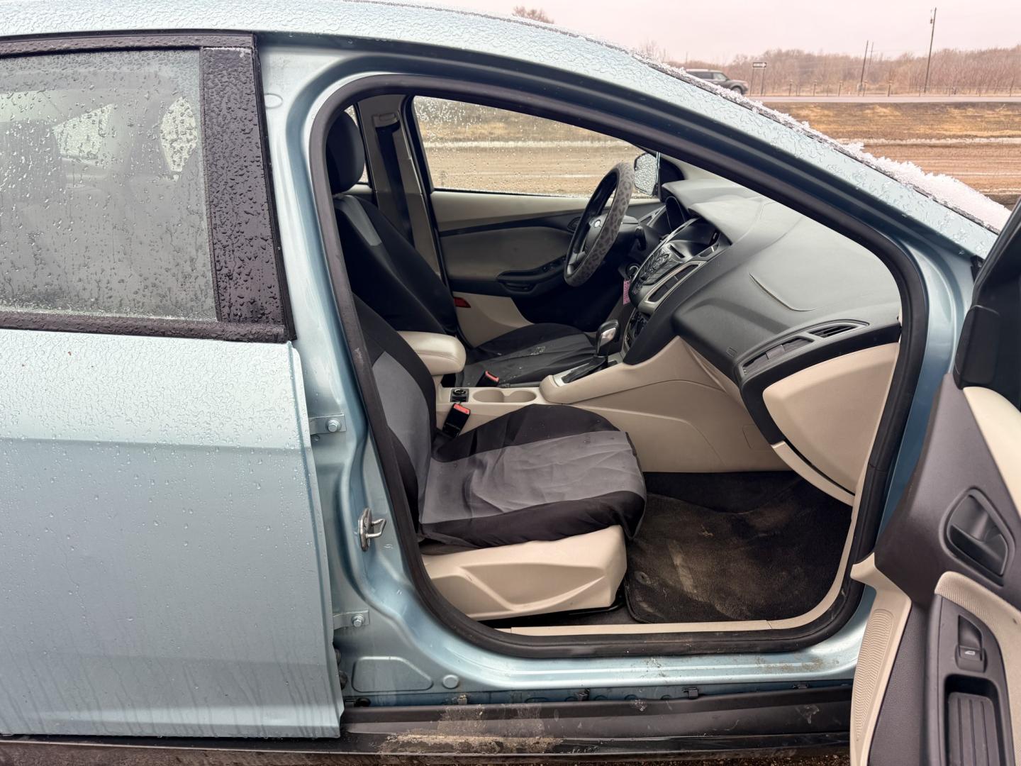 2012 Ford Focus SE Sedan (1FAHP3F2XCL) with an 2.0L L4 DOHC 16V engine, located at 17255 hwy 65 NE, Ham Lake, MN, 55304, 0.000000, 0.000000 - Photo#15