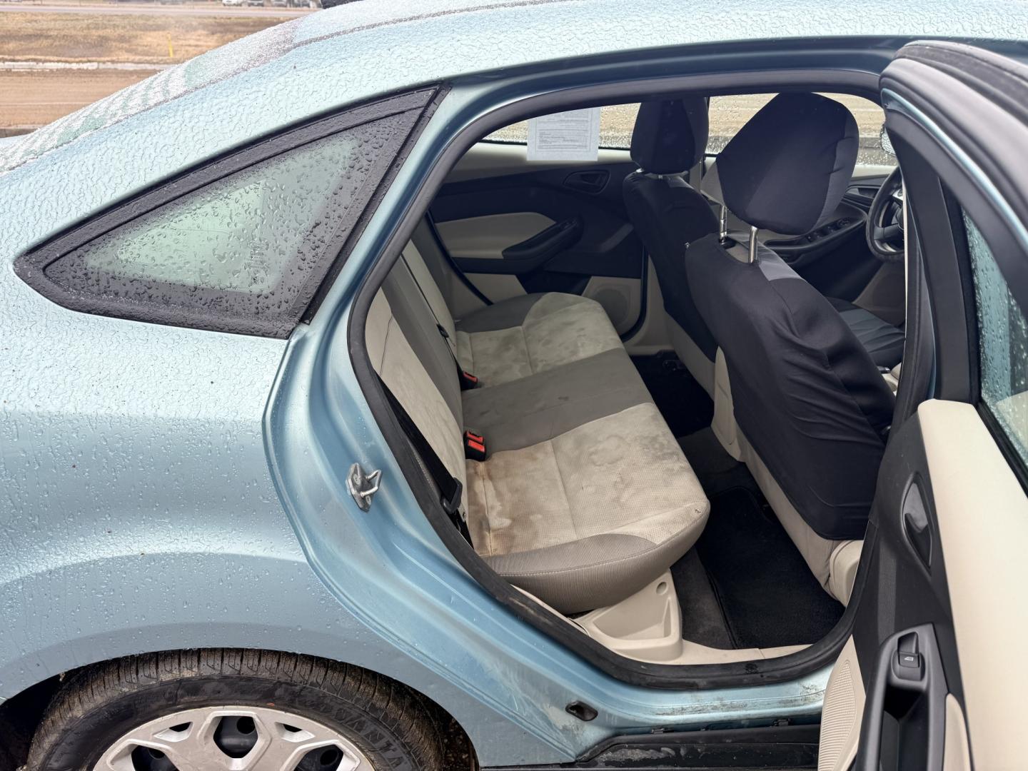 2012 Ford Focus SE Sedan (1FAHP3F2XCL) with an 2.0L L4 DOHC 16V engine, located at 17255 hwy 65 NE, Ham Lake, MN, 55304, 0.000000, 0.000000 - Photo#13