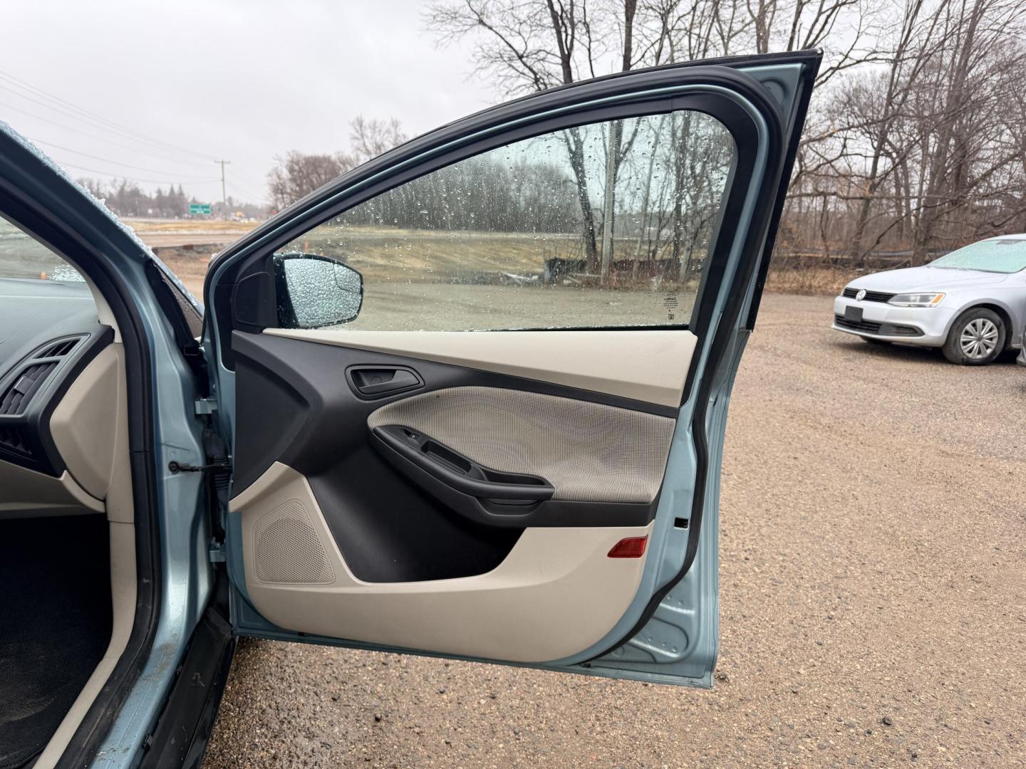 2012 Ford Focus SE Sedan (1FAHP3F2XCL) with an 2.0L L4 DOHC 16V engine, located at 17255 hwy 65 NE, Ham Lake, MN, 55304, 0.000000, 0.000000 - Photo#14