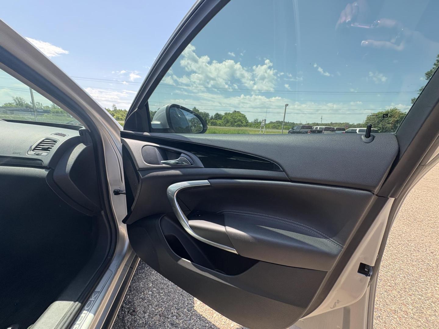2011 Buick Regal (2G4GS5EC2B9) , located at 17255 hwy 65 NE, Ham Lake, MN, 55304, 0.000000, 0.000000 - Photo#14