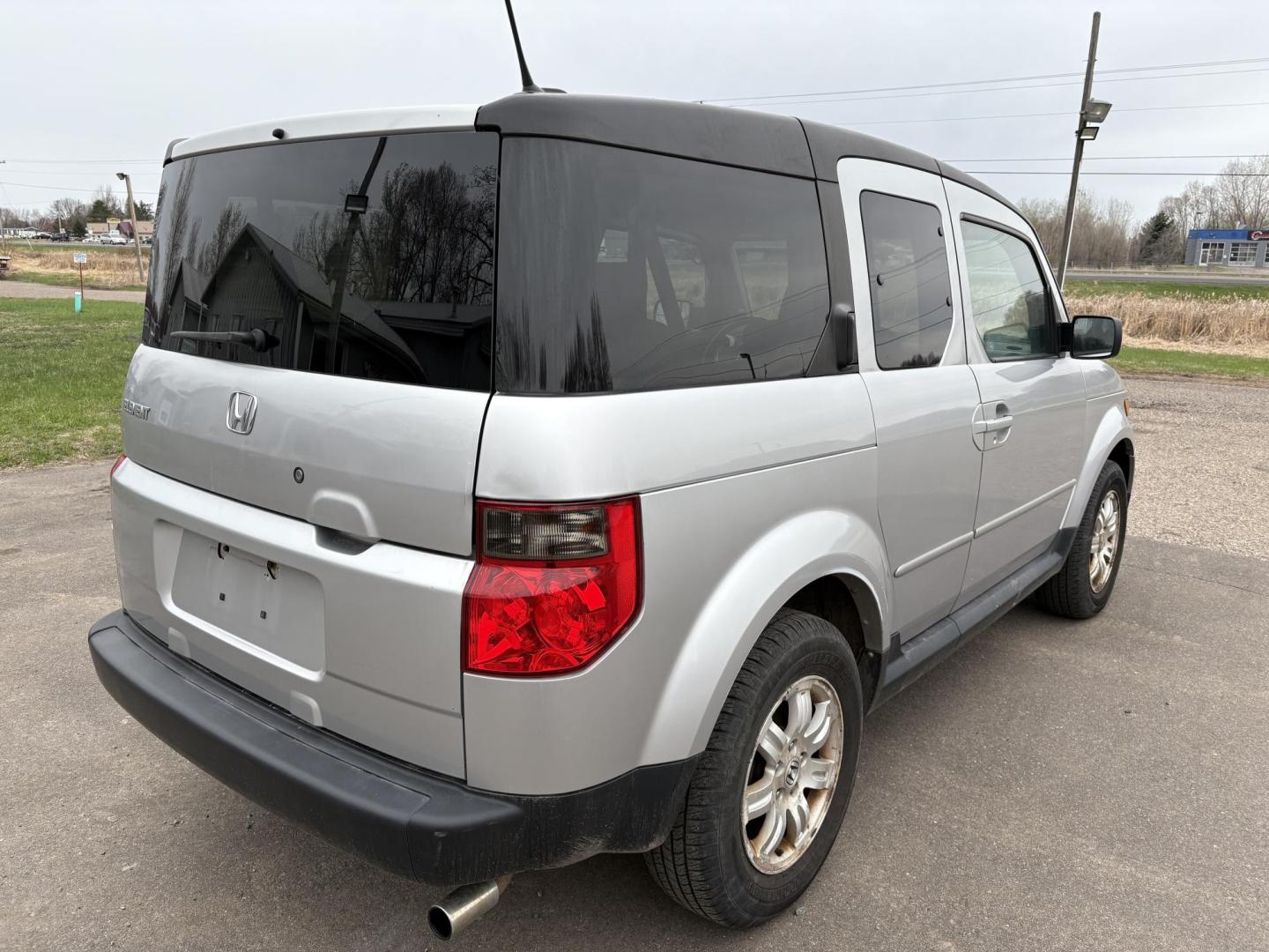 2008 Honda Element EX 2WD AT (5J6YH18798L) with an 2.4L L4 DOHC 16V engine, 5-Speed Automatic Overdrive transmission, located at 17255 hwy 65 NE, Ham Lake, MN, 55304, 0.000000, 0.000000 - Photo#4