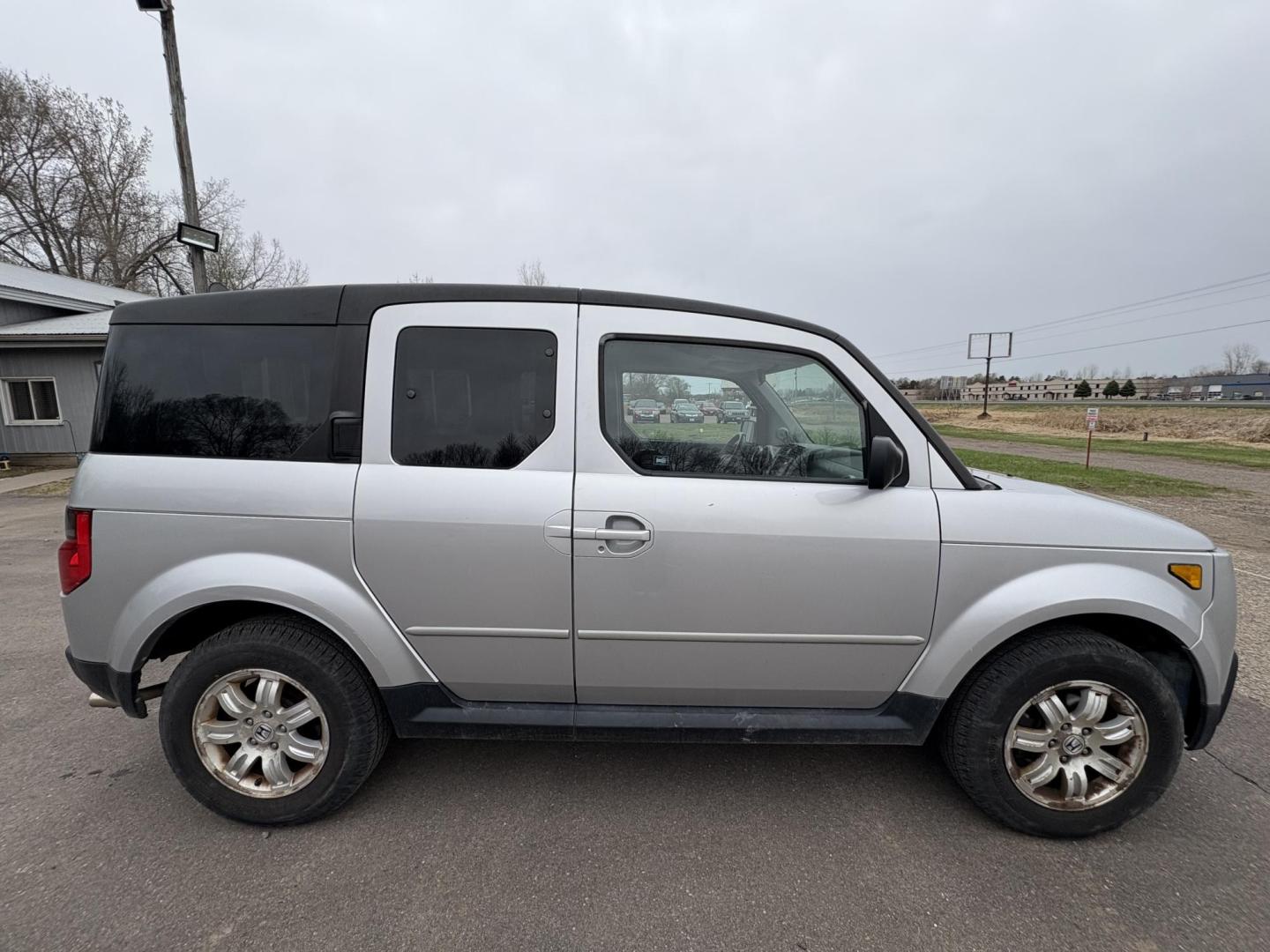 2008 Honda Element EX 2WD AT (5J6YH18798L) with an 2.4L L4 DOHC 16V engine, 5-Speed Automatic Overdrive transmission, located at 17255 hwy 65 NE, Ham Lake, MN, 55304, 0.000000, 0.000000 - Photo#5