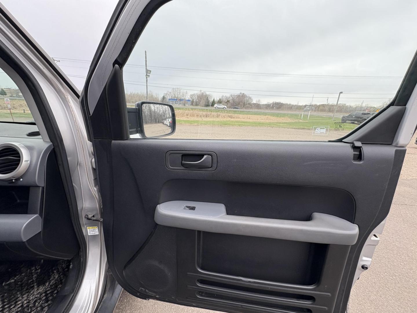 2008 Honda Element EX 2WD AT (5J6YH18798L) with an 2.4L L4 DOHC 16V engine, 5-Speed Automatic Overdrive transmission, located at 17255 hwy 65 NE, Ham Lake, MN, 55304, 0.000000, 0.000000 - Photo#14