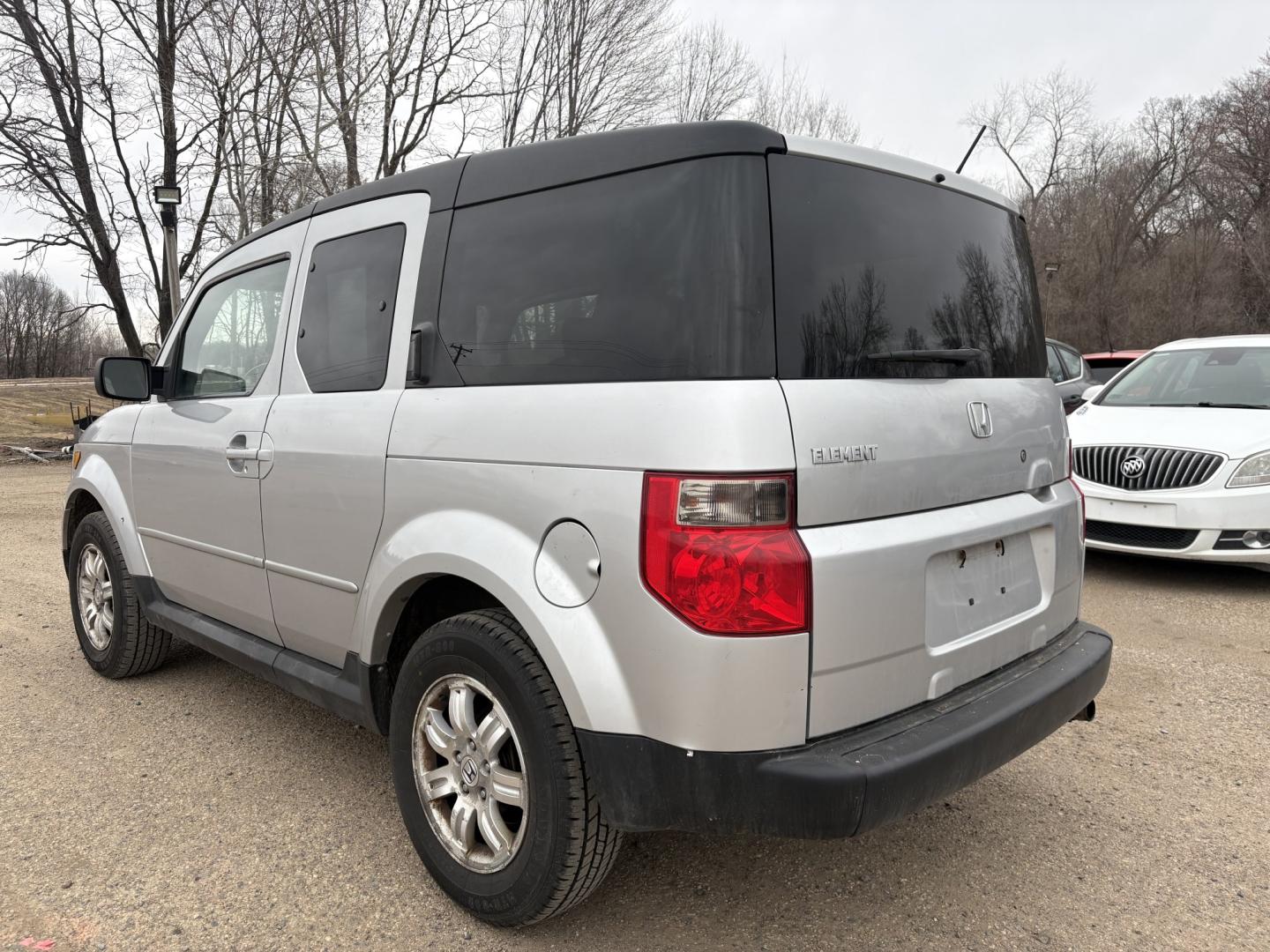 2008 Honda Element EX 2WD AT (5J6YH18798L) with an 2.4L L4 DOHC 16V engine, 5-Speed Automatic Overdrive transmission, located at 17255 hwy 65 NE, Ham Lake, MN, 55304, 0.000000, 0.000000 - Photo#2