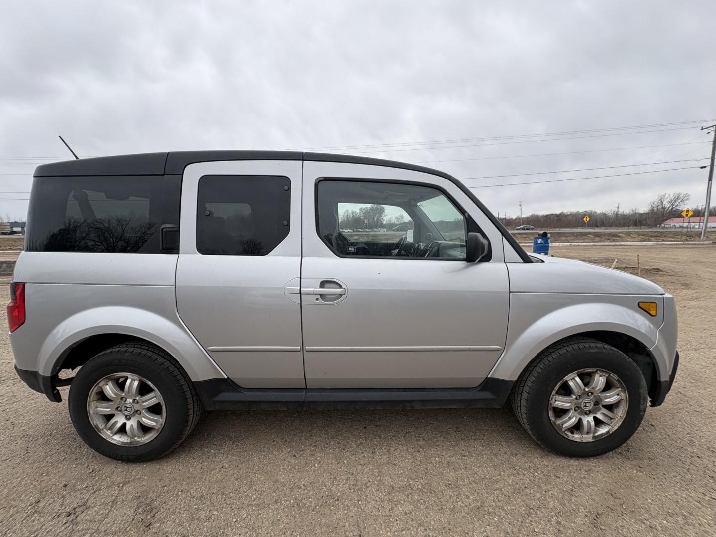 2008 Honda Element EX 2WD AT (5J6YH18798L) with an 2.4L L4 DOHC 16V engine, 5-Speed Automatic Overdrive transmission, located at 17255 hwy 65 NE, Ham Lake, MN, 55304, 0.000000, 0.000000 - Photo#5