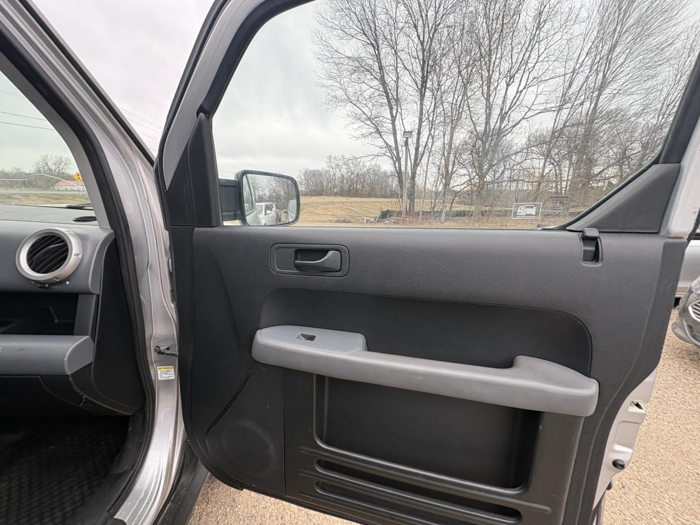 2008 Honda Element EX 2WD AT (5J6YH18798L) with an 2.4L L4 DOHC 16V engine, 5-Speed Automatic Overdrive transmission, located at 17255 hwy 65 NE, Ham Lake, MN, 55304, 0.000000, 0.000000 - Photo#14