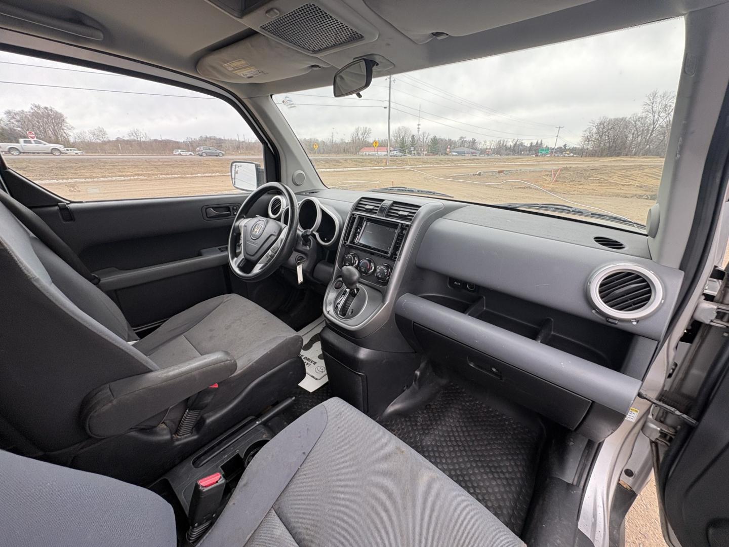 2008 Honda Element EX 2WD AT (5J6YH18798L) with an 2.4L L4 DOHC 16V engine, 5-Speed Automatic Overdrive transmission, located at 17255 hwy 65 NE, Ham Lake, MN, 55304, 0.000000, 0.000000 - Photo#15
