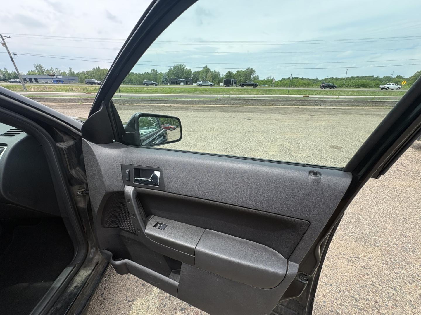 2009 Ford Focus (1FAHP36N09W) , located at 17255 hwy 65 NE, Ham Lake, MN, 55304, 0.000000, 0.000000- Photo#14
