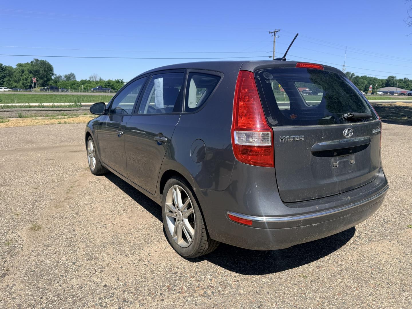 2009 Hyundai Elantra (KMHDC86E79U) , located at 17255 hwy 65 NE, Ham Lake, MN, 55304, 0.000000, 0.000000- Photo#2
